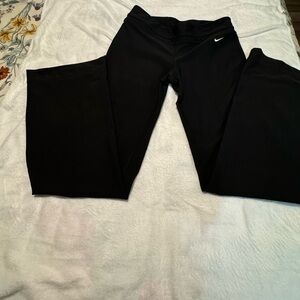 nike -fit like new black color for women very comfortable for exercise